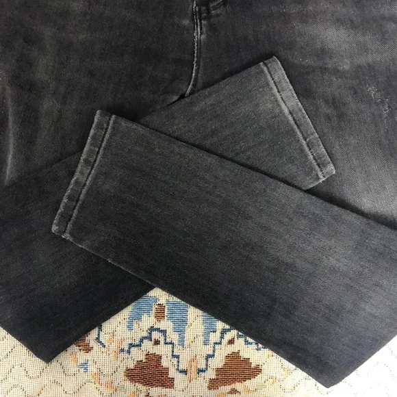 Black Straight Cut Denim Jeans - Picture 3 of 5